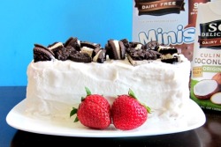 vegan-yums:  Vegan Ice Cream Sandwich Cake with Vanilla Whip