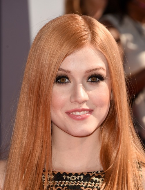 Stunning Katherine McNamara on the red carpet at the 2014 MTV VMA’s.