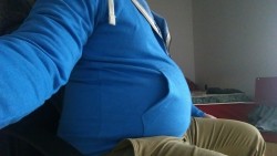 bloateduk:  Hoody belly! 