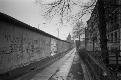 chrisjohndewitt:  PUNX NOT DEAD! Graffiti on the Berlin Wall