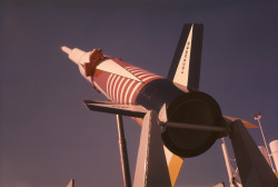 humanoidhistory:  A Lockheed X-17 three-stage rocket mounted
