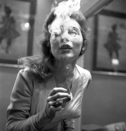 last-picture-show:Actress Janet Leigh gets her nicotine fix at