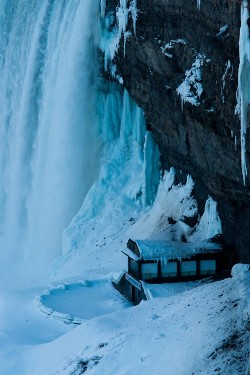 wonderous-world:  Horseshoe Falls, Ontario, Canada by Flash Parker