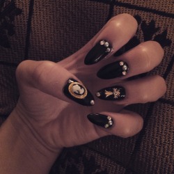 mariedauphine: My nails ✨💀 for ILD (forgot to share this