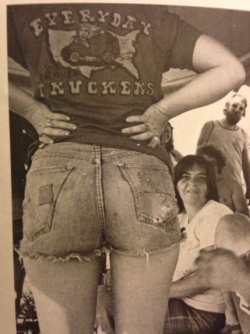 whitetrashgirls.tumblr.com/post/105137675510/