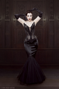 threnodyinvelvet:  New picture for the amazing Royal Black Couture