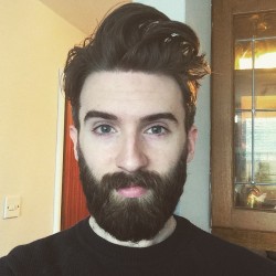 roy-ality:  beardedluke:  Wearing contacts for the first time