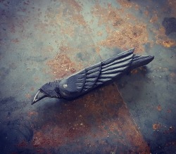 fab-bladesmith:  Raven FolderHigh Carbon steel blade, hand-carved