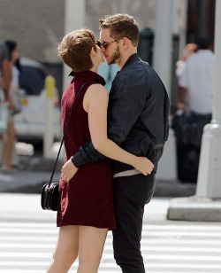 dailyjamiebell:  Jamie Bell and Kate Mara out for a stroll in