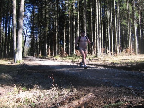 thehomenudist:The next time someone tells you to take a hike, DO IT!Naked, of course.