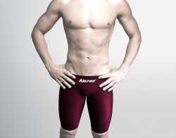 jock2strap:  One hot body in compression shorts.
