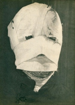 antipahtico:   The Invisible Man (1933)  