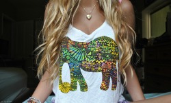 n-icoles:  i kinda love elephant shirts. 