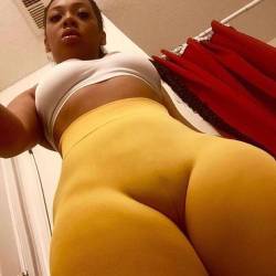 thickerbeauties:  Sexy! 😍😍😍🤗🤗🤗👍👍✔ #allthatass