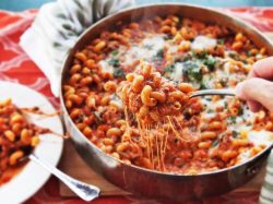 foodffs:  American Chop Suey (Macaroni, Beef, and Cheese Skillet