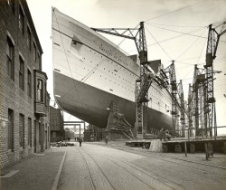 messytimetravel:  1931 : RMS Empress of Britain under construction
