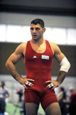 singlets:  gearessentials:  ocfreeballers:  olympian wrestler