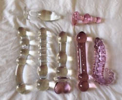 lost-lil-kitty:Glass toys are so pretty!!!  