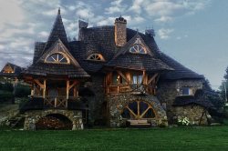 elf-of-lorien:  daniwitch:  voiceofnature:  Whimsical house 