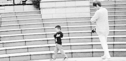 pandreos:  myungsoo imitating the way the little boy walks  