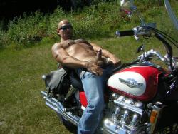 fuckyeahdaddies:  Loads of Daddies at Fuck Yeah Daddies.Click