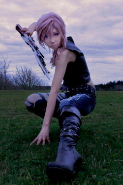 cosplayfanatics:  Dissidia 012 Lightning Cosplay Aya Brea Alter