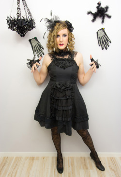 nina-lolilove:  Halloween Gothic Lolita 3http://nina.xxy.fr/halloween-une-journee-gothic-lolita-en-famille/
