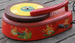 ‘40’s GE child’s record player (78 rpm)