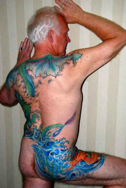 gaylover29:  oddduck2012:  I love a tattooed older man!   A tattoed