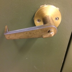 diary-of-a-chinese-kid: The lock is a mini knob I can’t handle