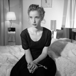 keyframedaily:  Julie Delpy in 1990 by Stéphane Coutelle. 