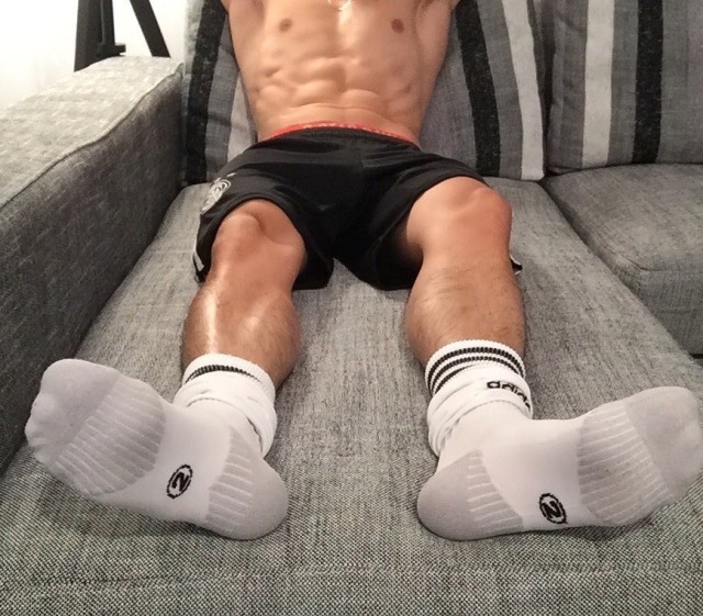 hotmenandfeet: