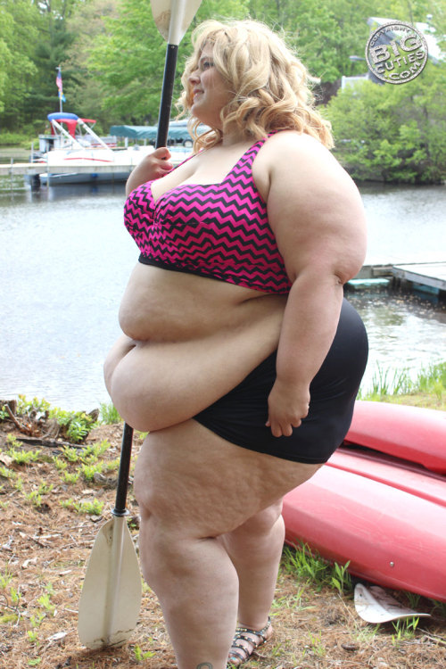 ssbbw-loverfa:  ssbbw jae at lake 