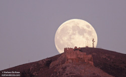 kenobi-wan-obi:  Blue Moon over the Castle by Stefano De Rosa