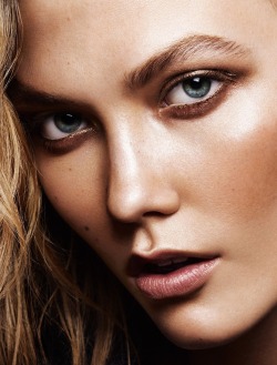 totallyinlovewithfashion:  Karlie Kloss in “Karlie Classe”