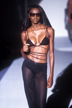femmequeens:  Oluchi Onweagba @ Gucci Spring/Summer 2000 by Tom