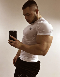 serbian-muscle-men:  Serbian bodybuilder Zlatko
