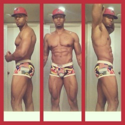 ultrahornybottom:  Sexxxy fuckingggg niggaas! Omgggg one o those