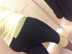 roseminks:  Fitting room. Found a cute fit.  Mellow Yellow derriÃ¨re
