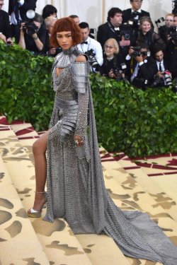 saucyfbaby: ZENDAYA SERVING JOAN OF ARC REALNESS AT THE 2018