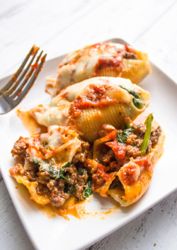 verticalfood:  Spinach and Ground Beef Stuffed Shells 