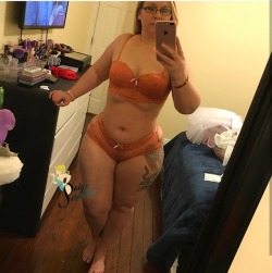 bootyandthecheeks:  Glad to see she aint hiding her face nomore.