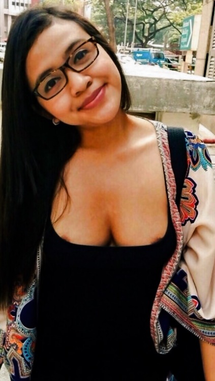 This is a pure BBG : Beautiful Brown GirlÂ  !Â  <3 (with lovely shy nipples!^^)Links(follow me): Desi-Indian Girls / All Girls .