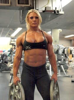 zimbo4444:  ..Lisa Cross..your muscle Queen..   ✨💪👸👍✨