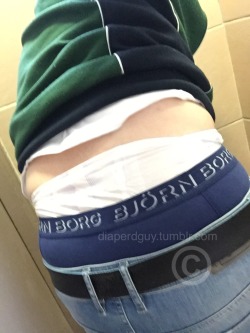 diaperdguy:  Diaper check during lunch…..