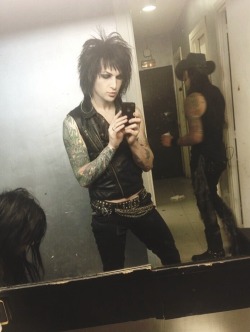 icejj-jinxx:  my family said jinxx looks like a drag queen in