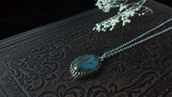 niiv:  Gorgeous pieces by Queen of Jackals on etsy. Aurora Borealis
