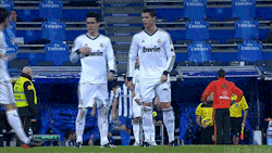 daddylovestofuk:  Looks like some team members warm up the same