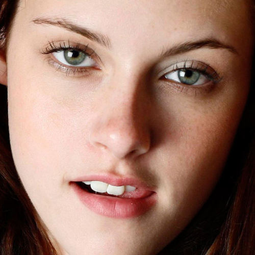 Kristen Stewart - 2007 Tribeca Film Festival photoshoot (cropped)