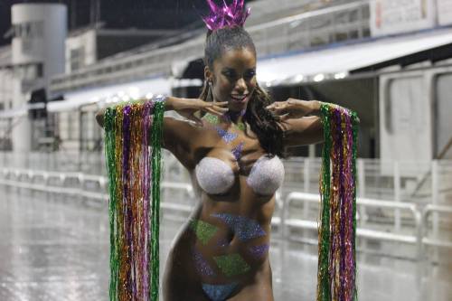   Body painted Brazilian woman at a 2016 carnival. Via Liga Carnaval LP.   